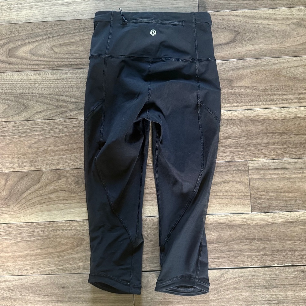 Lululemon | Size 2 | Wunder Under Cropped Tights with Mesh Detail